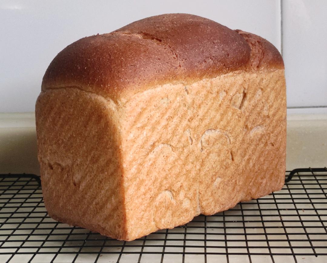 柔软拉丝的100%全麦麦片吐司（一次发酵）