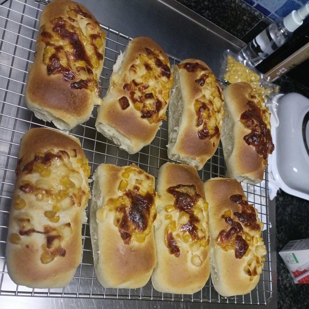 玉米火腿沙拉面包