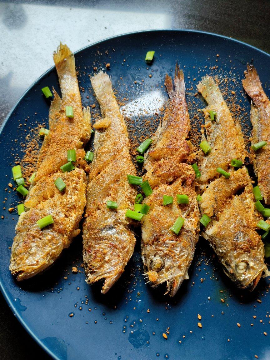 香煎小黄鱼