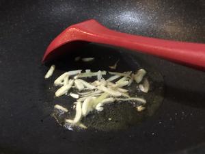 韭菜炒扇贝-粤式家常菜的做法 步骤5