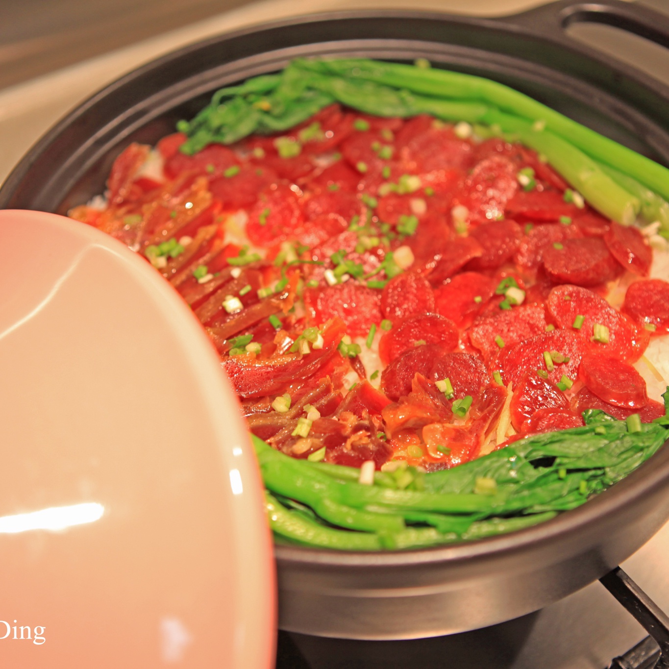 粤式腊味煲仔饭