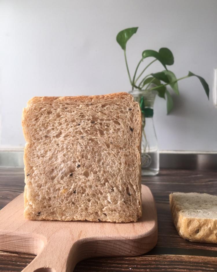 低卡健康的全麦吐司面包