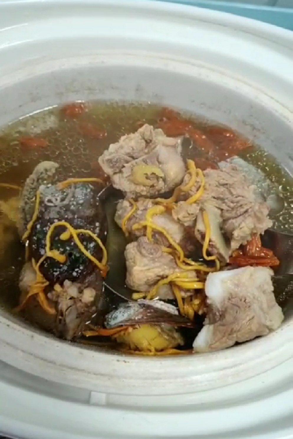 虫草花炖鲍鱼排骨汤