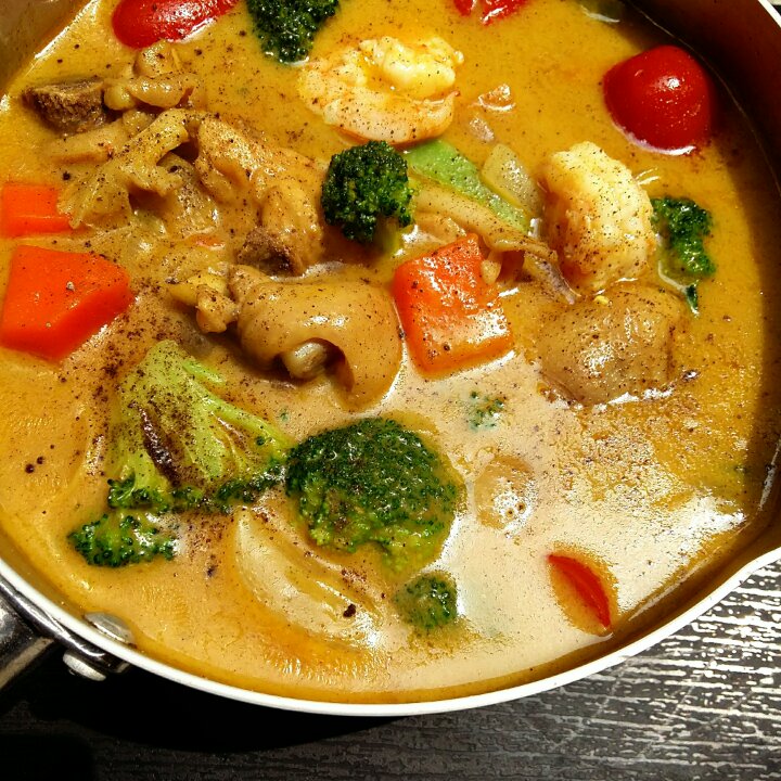 红咖喱鸡块炖杂蔬