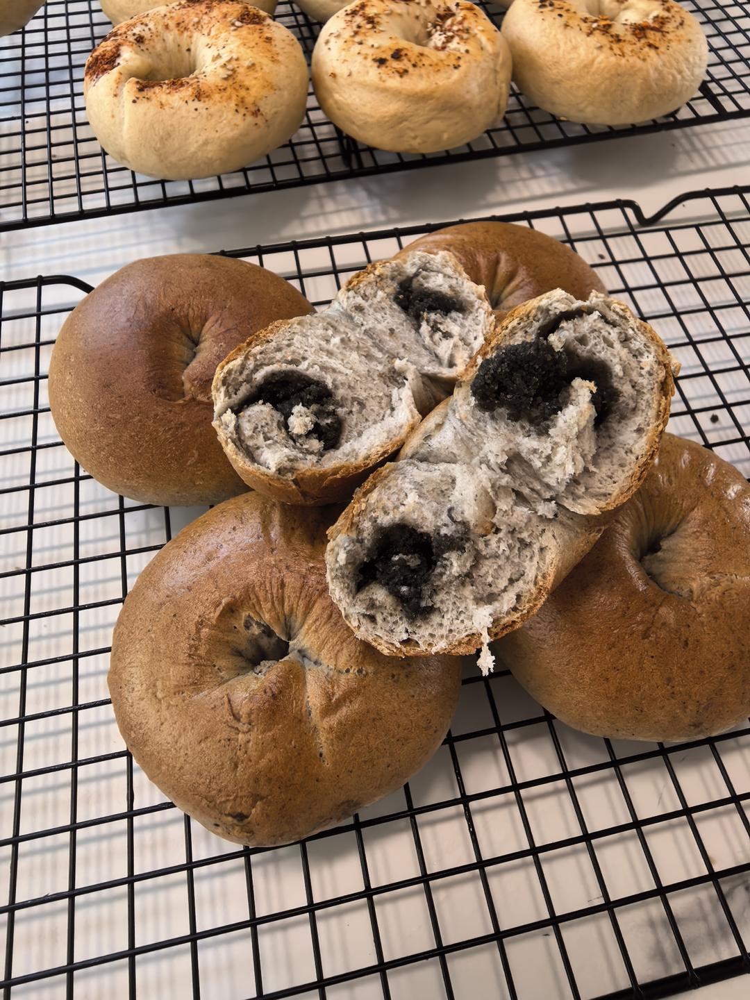 双倍黑芝麻奶酥贝果🥯一起吃养生贝果吧