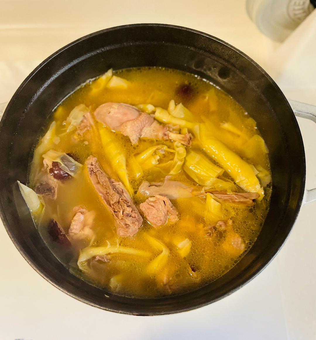 笋干老鸭煲