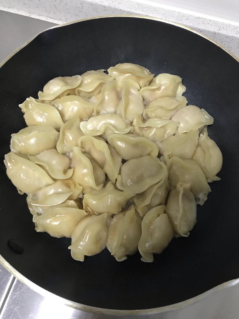 冰箱冷冻水饺做煎饺