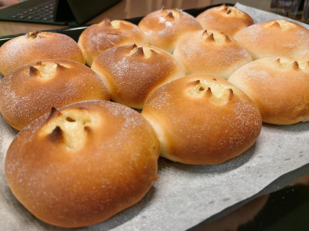 (超好吃的咸口面包）爆浆培根芝士面包