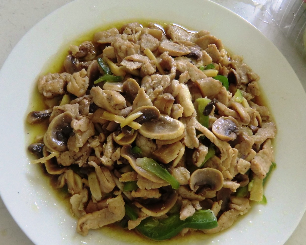 简落做的蘑菇炒肉丝