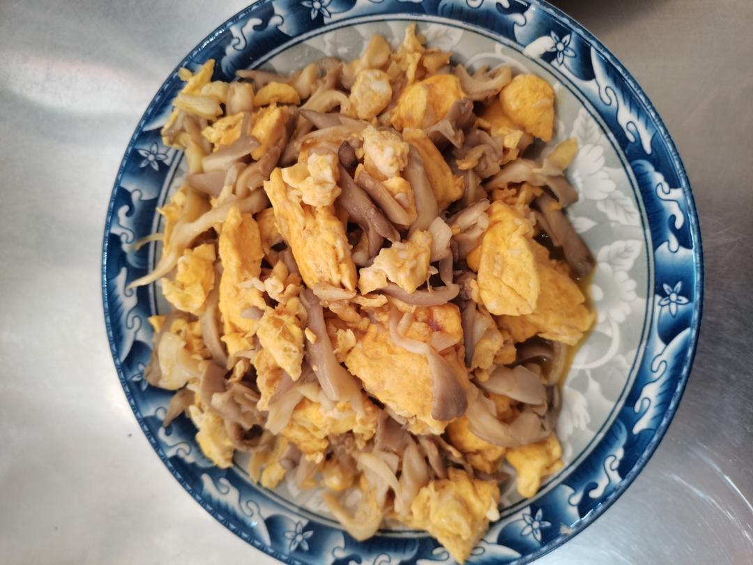 蘑菇炒鸡蛋	平菇这样炒，鲜美无比巨好吃