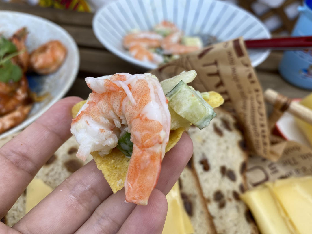 薯片牛油果大虾沙拉