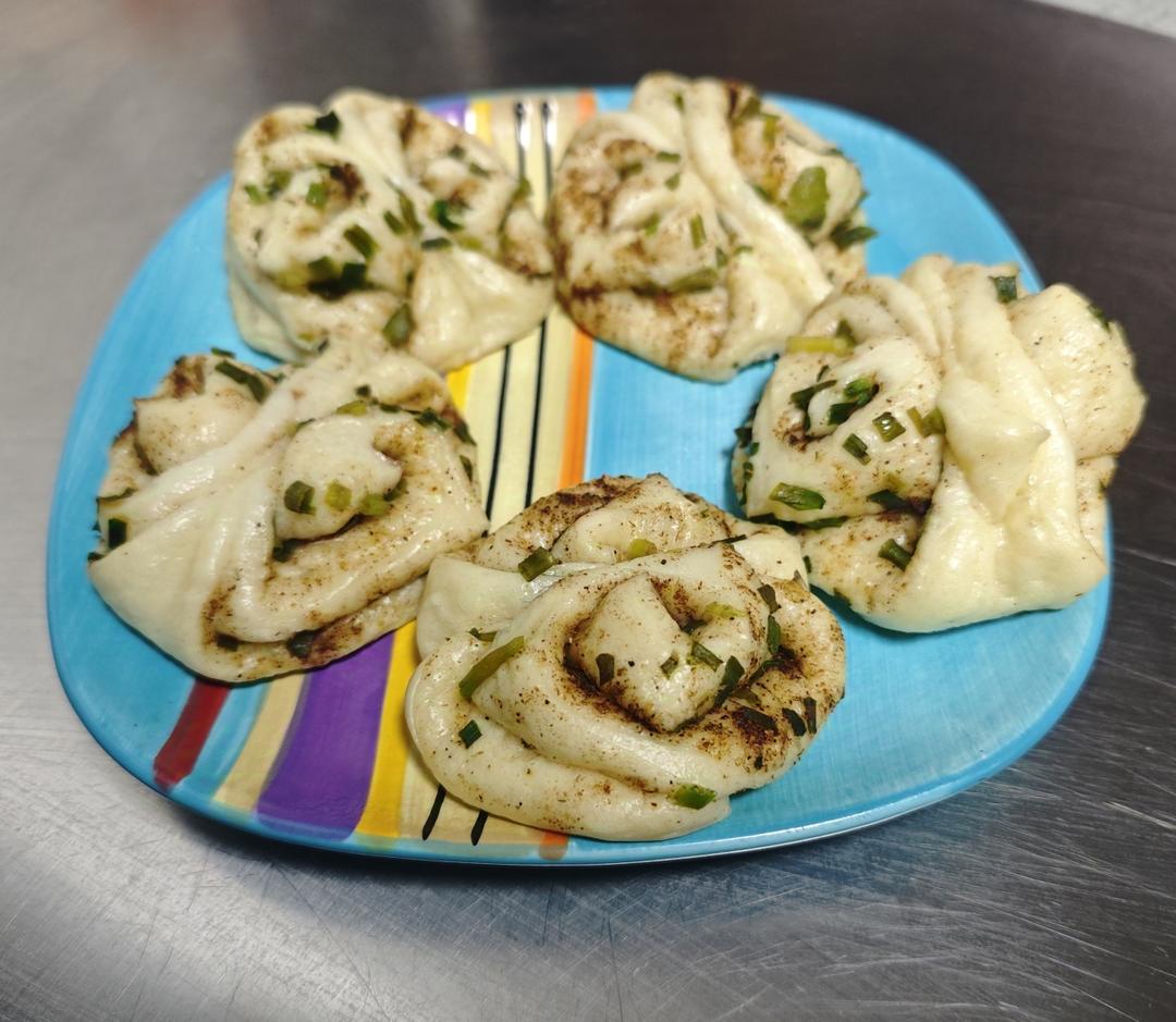 🌺椒盐葱香花卷🌺（操作简单，好吃又好看）