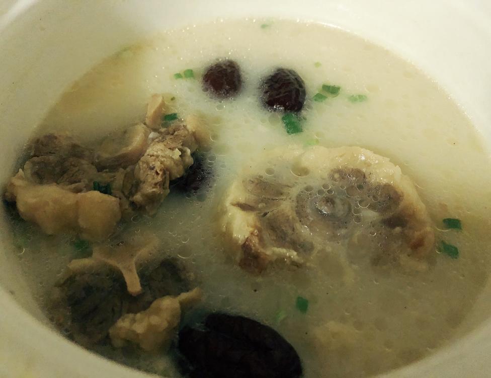 牛尾汤(不仅汤好喝，牛尾更有滋味)