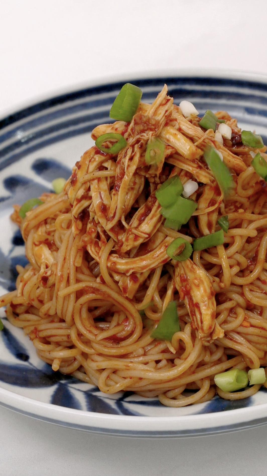 辣辣的鸡丝凉面的做法