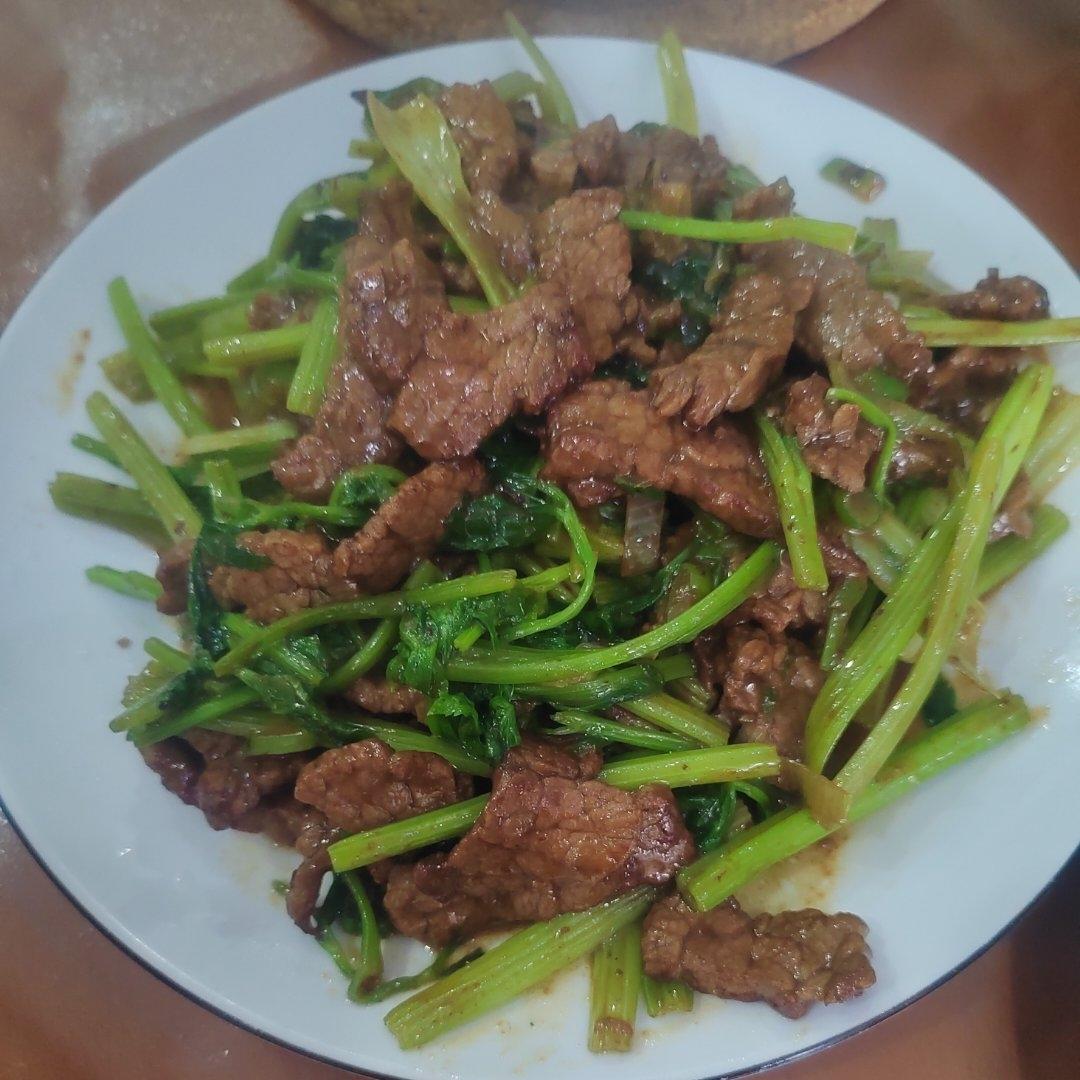 芹菜炒牛肉 快和我一起做！超级嫩！家常快手简单！