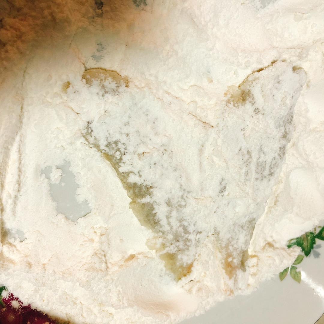 椒盐软炸小黄鱼的做法 步骤4