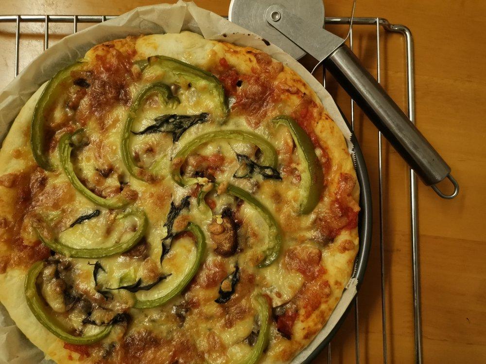 教你做意大利披萨的家庭做法，比意式古法窑烤披萨还好吃！一学就会！