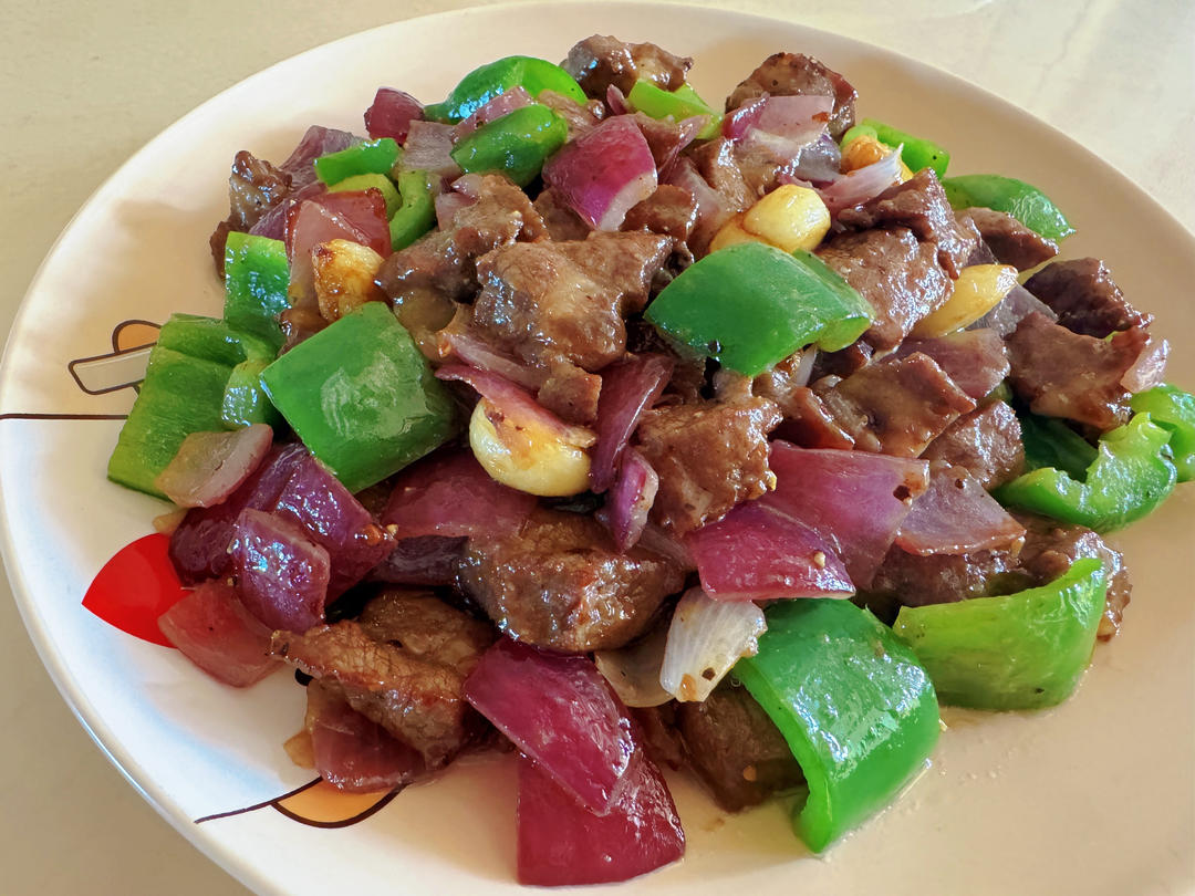 超级好吃的黑椒蒜粒洋葱炒牛肉粒