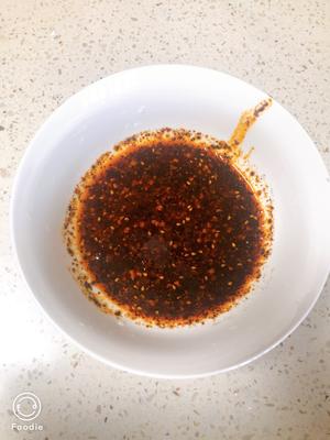 【川味凉拌汁】青椒皮蛋、松花蛋～的做法 步骤2