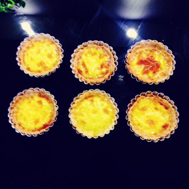 不用千层酥皮也能做出美味蛋挞【港式蛋挞】