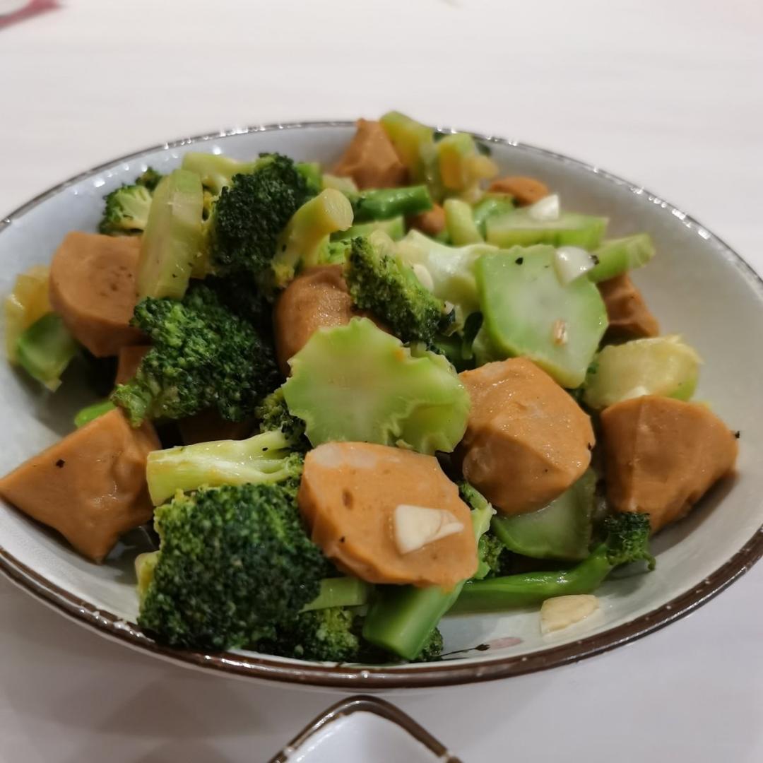鸡胸肉炒西兰花
