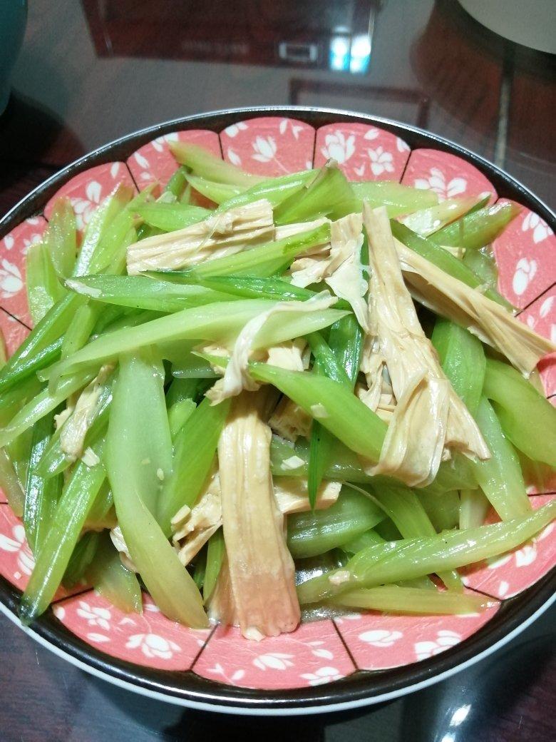ali99029做的西芹炒腐竹