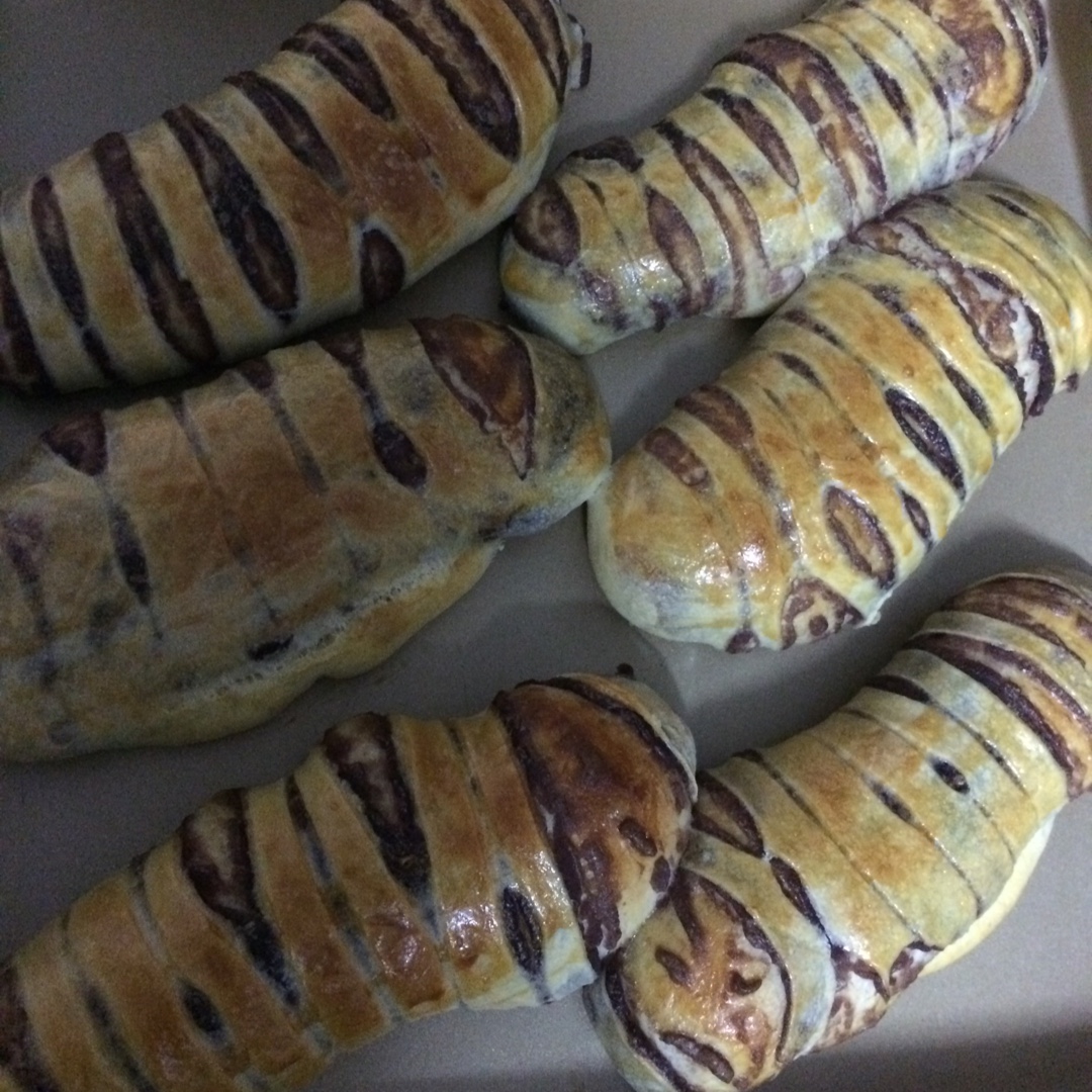 红豆沙面包卷——好吃得不得了#皮黑森林#