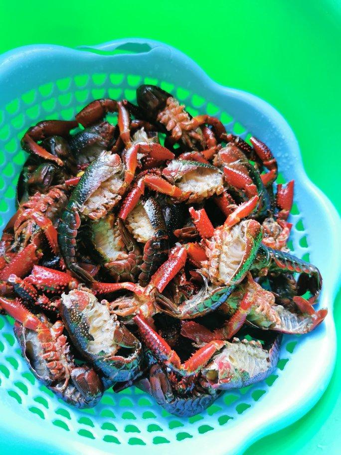 详解如何清理以及辨别小龙虾