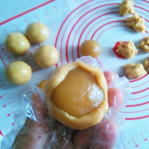 广式蛋黄莲蓉月饼----低糖版的做法 步骤8