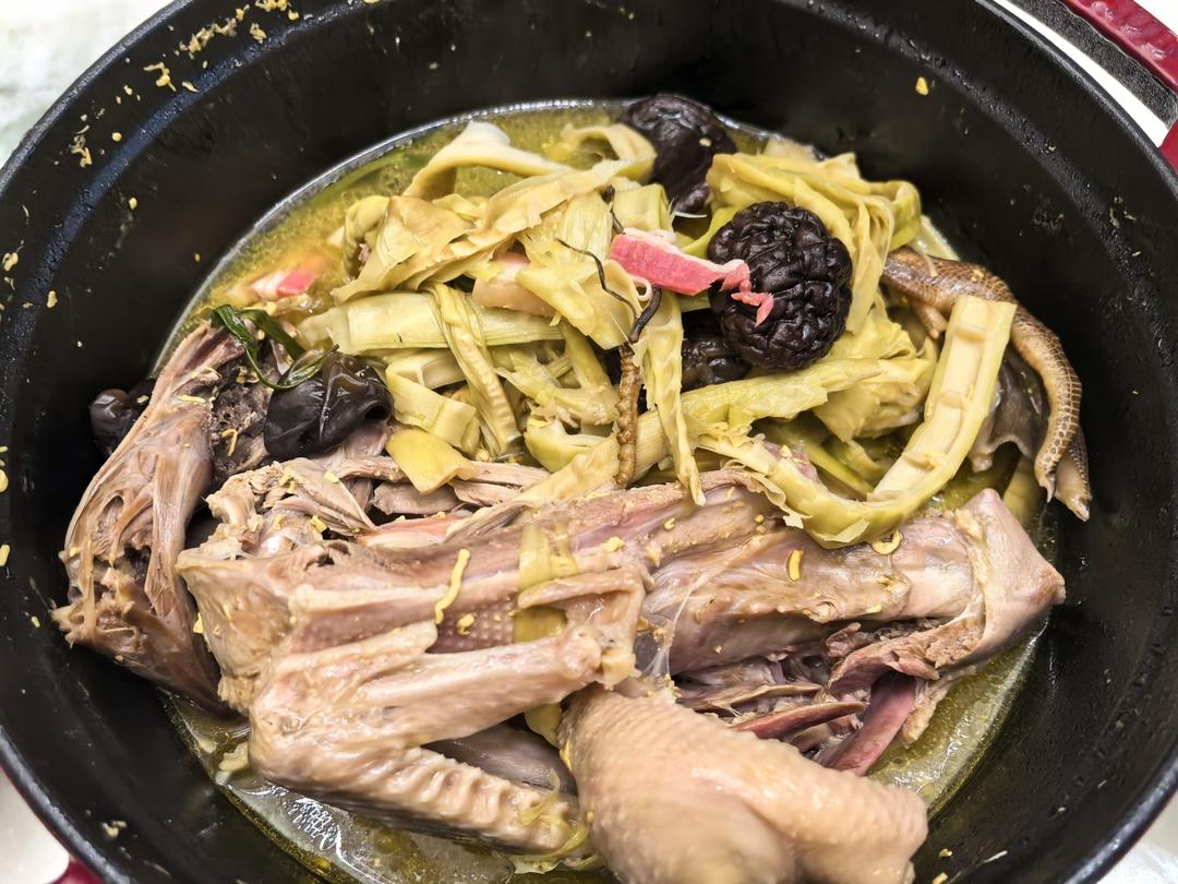 笋干老鸭煲
