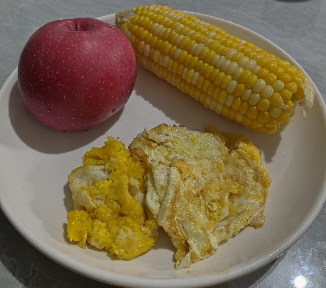 被碳水包围的减脂餐:鸡肉干煎土豆