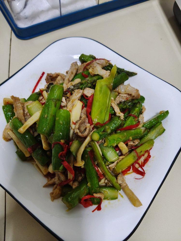 芦笋炒白玉菇