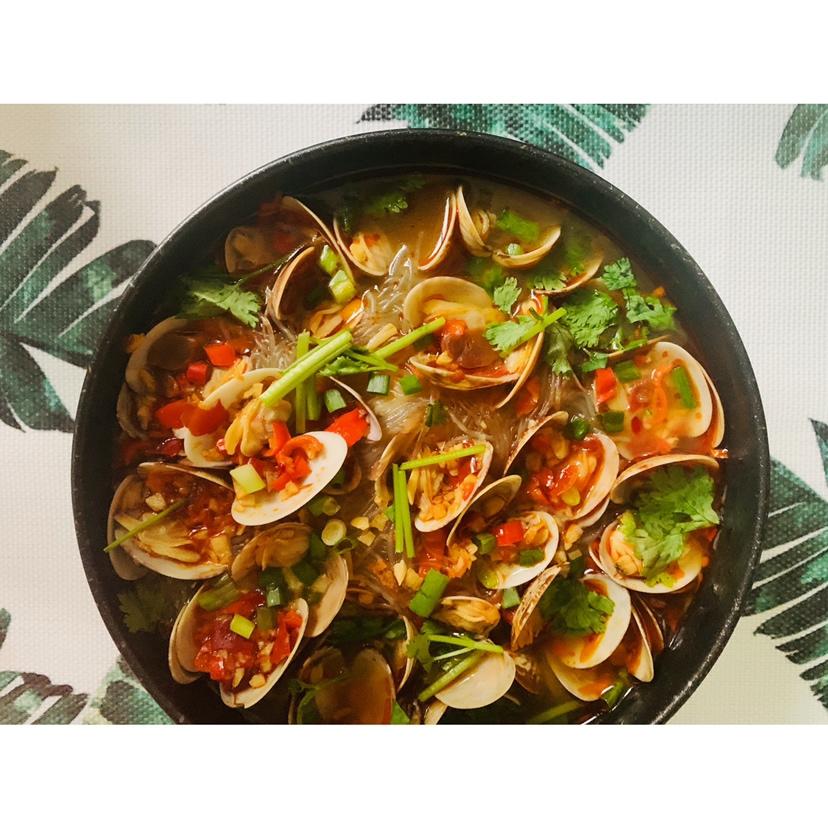 鲜到爆的花甲粉丝煲