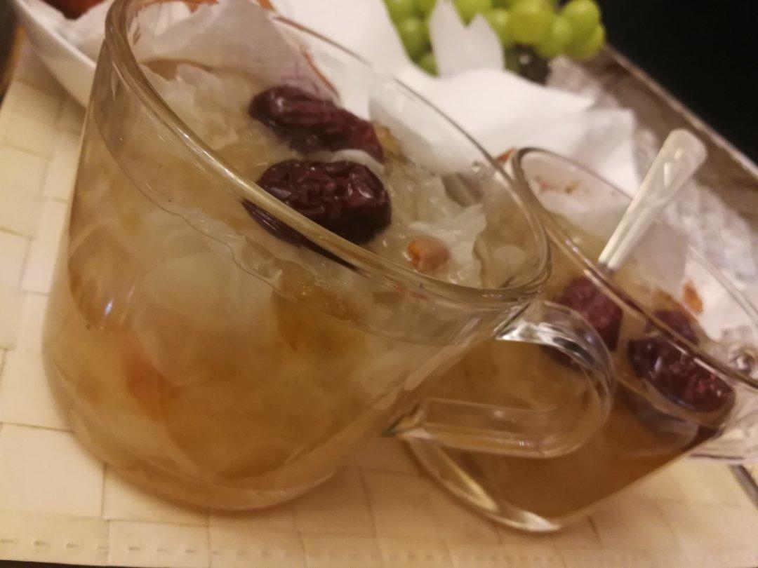 红枣银耳莲子羹