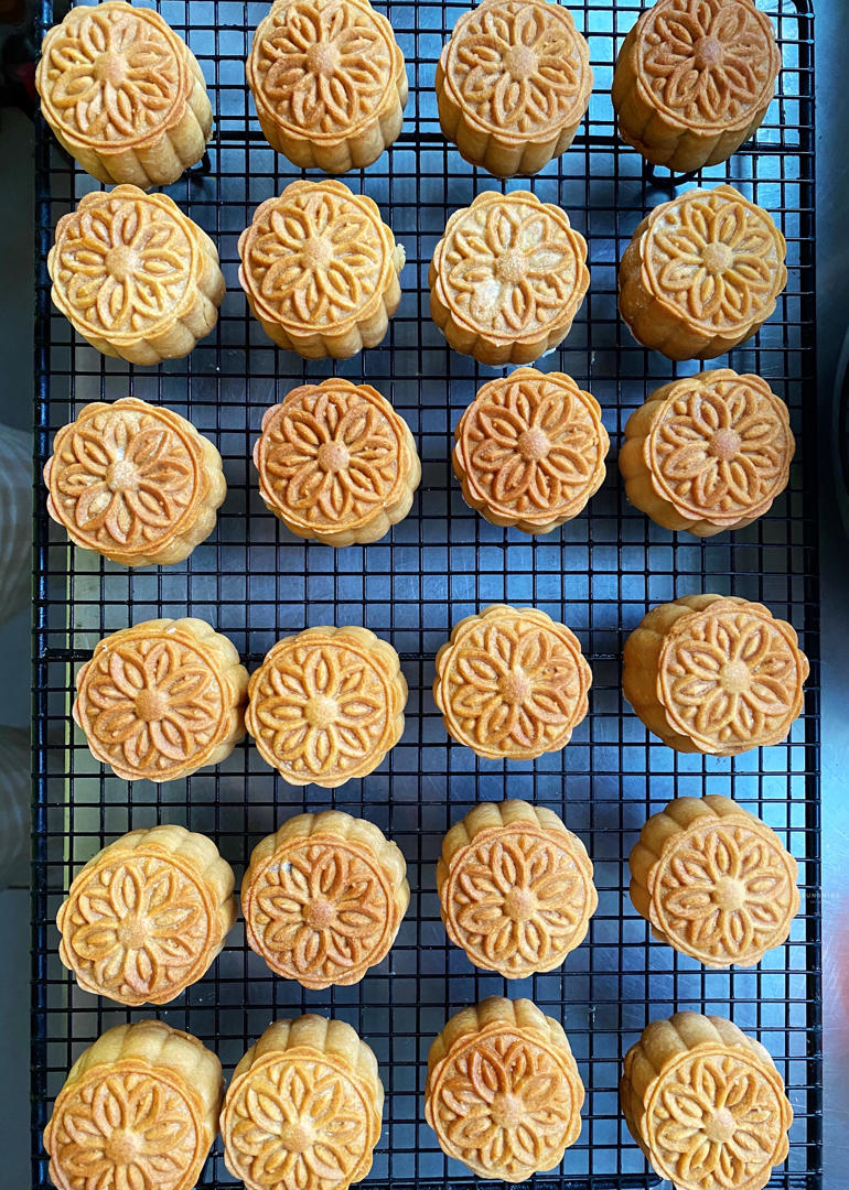 广式月饼—蛋黄莲蓉月饼