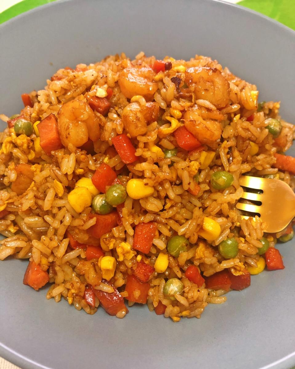 缤纷多彩虾仁酱油炒饭