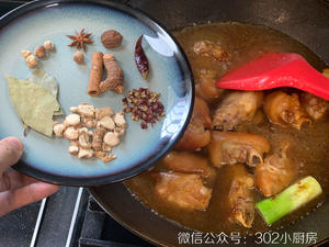 【0152】秘制红烧猪手 <302小厨房>的做法 步骤13
