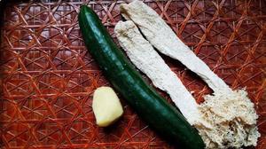 节后清肠胃，不一般的鲜亮~竹荪黄瓜汤•圆满素食的做法 步骤1