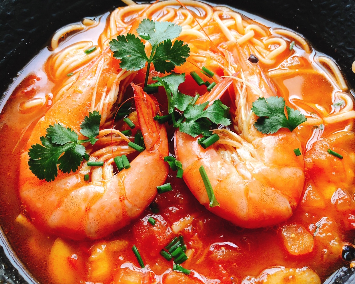 鲜虾红汤面的做法