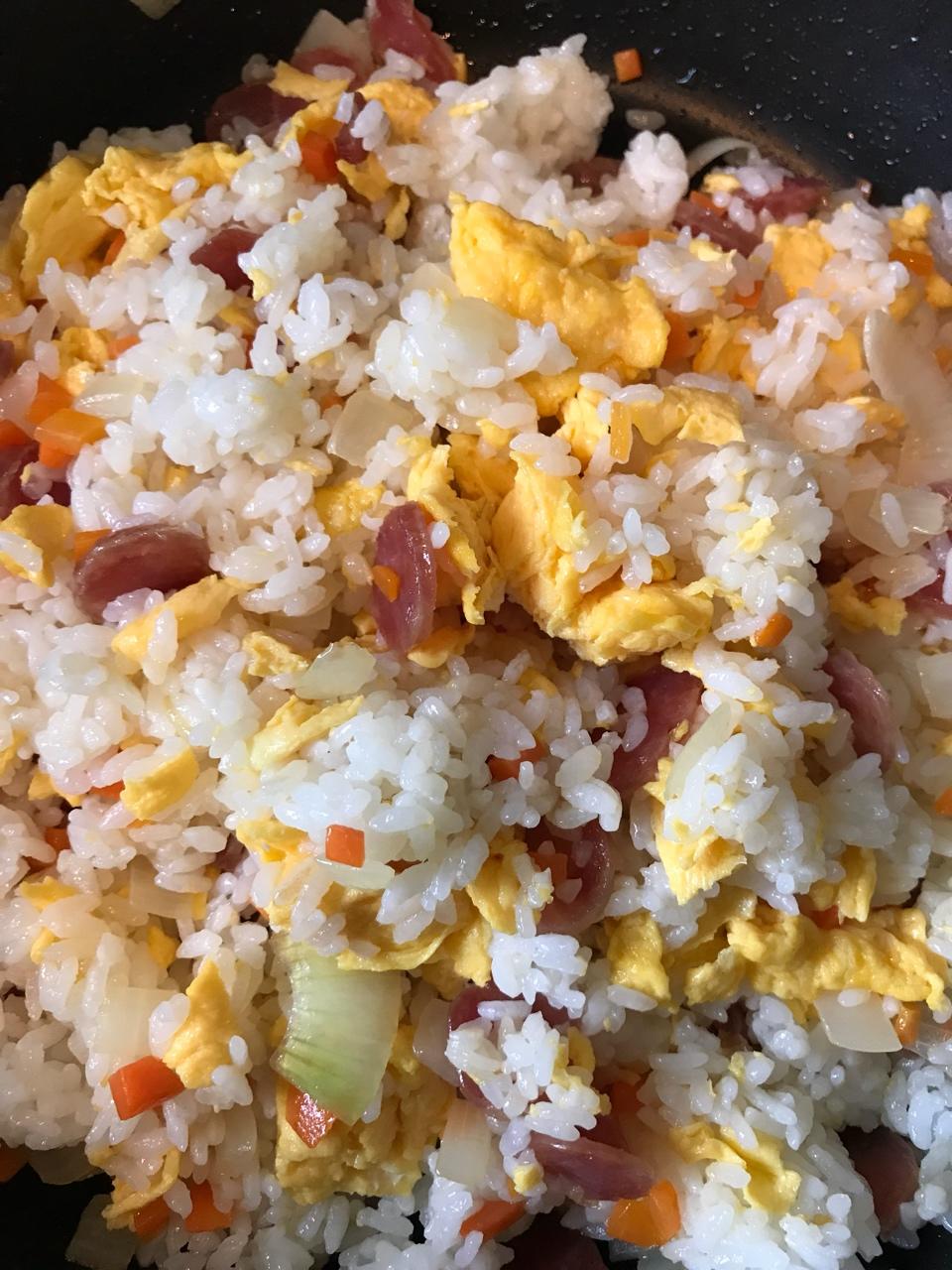 香肠鸡蛋炒饭