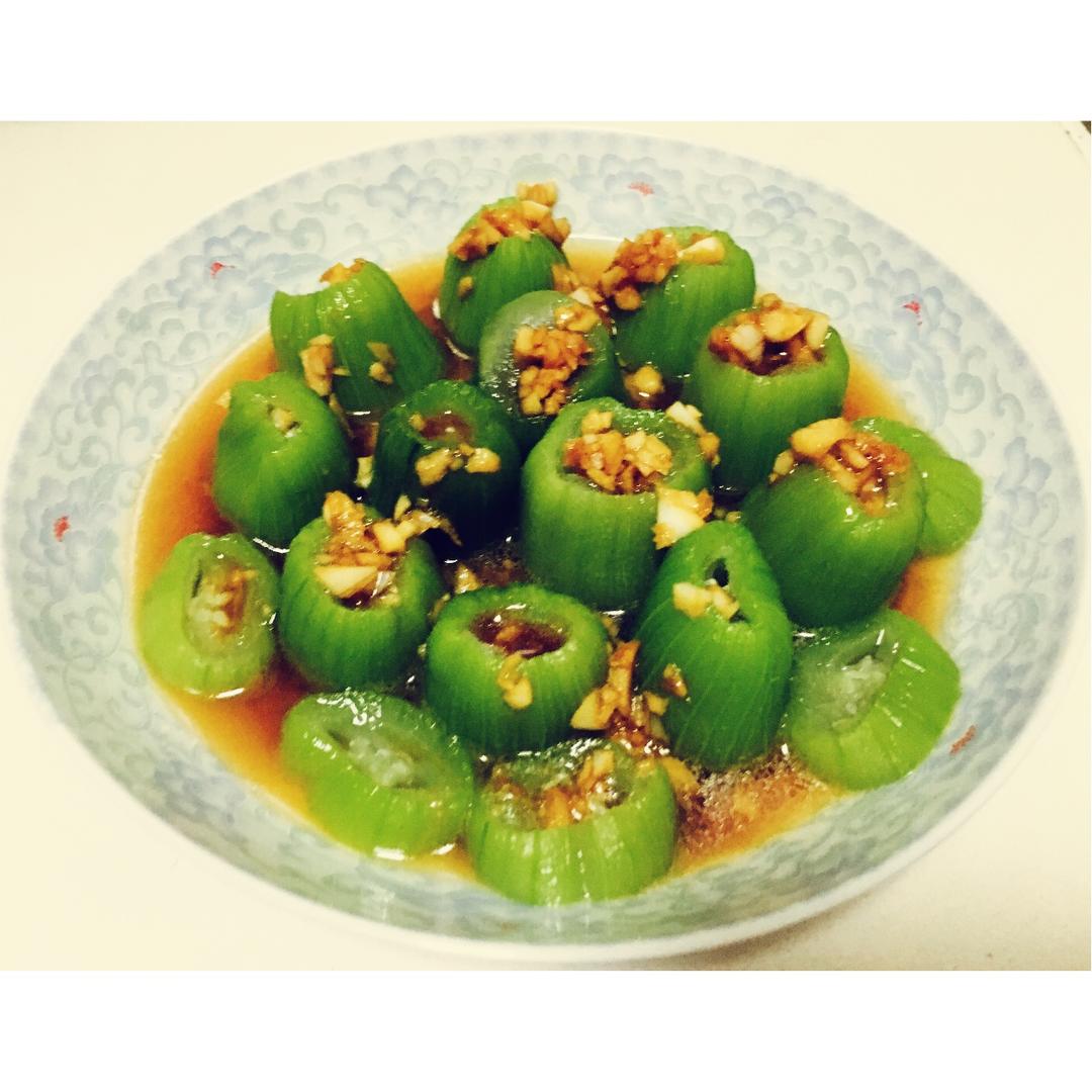 只需要五分钟就可以的美味蒜蓉蒸丝瓜