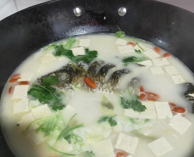 简单易学的鲫鱼豆腐汤的做法