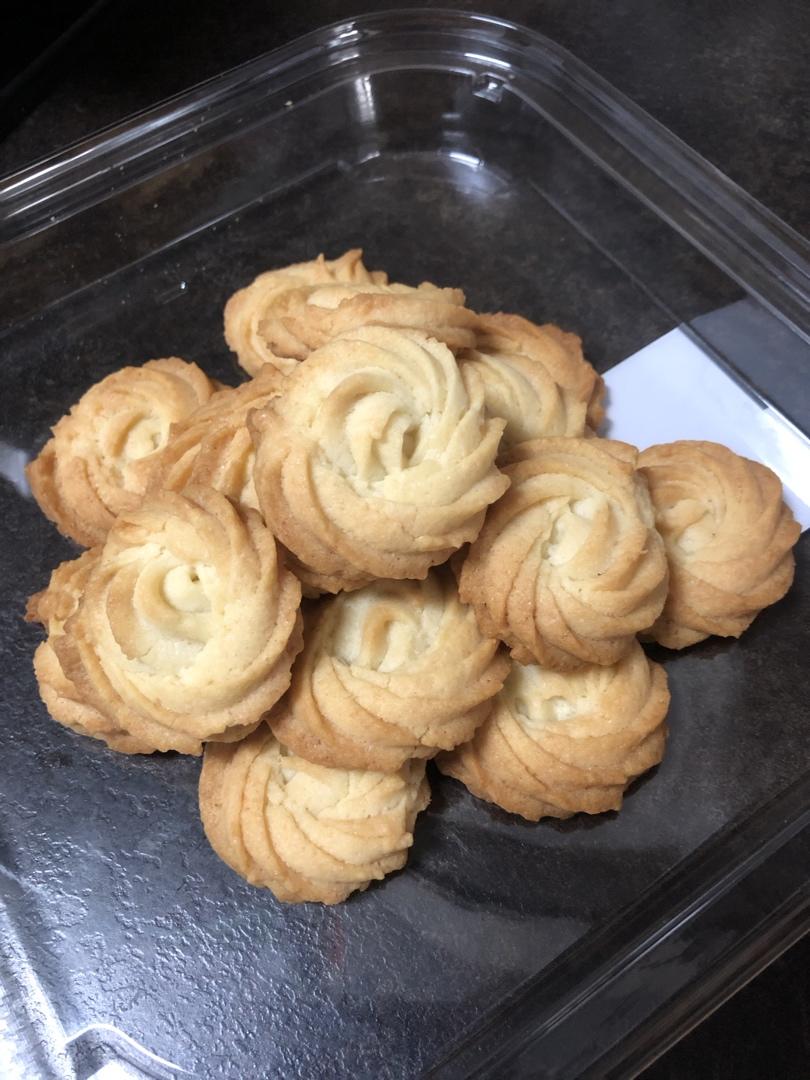 花纹如刀锋般锐利的黄油曲奇