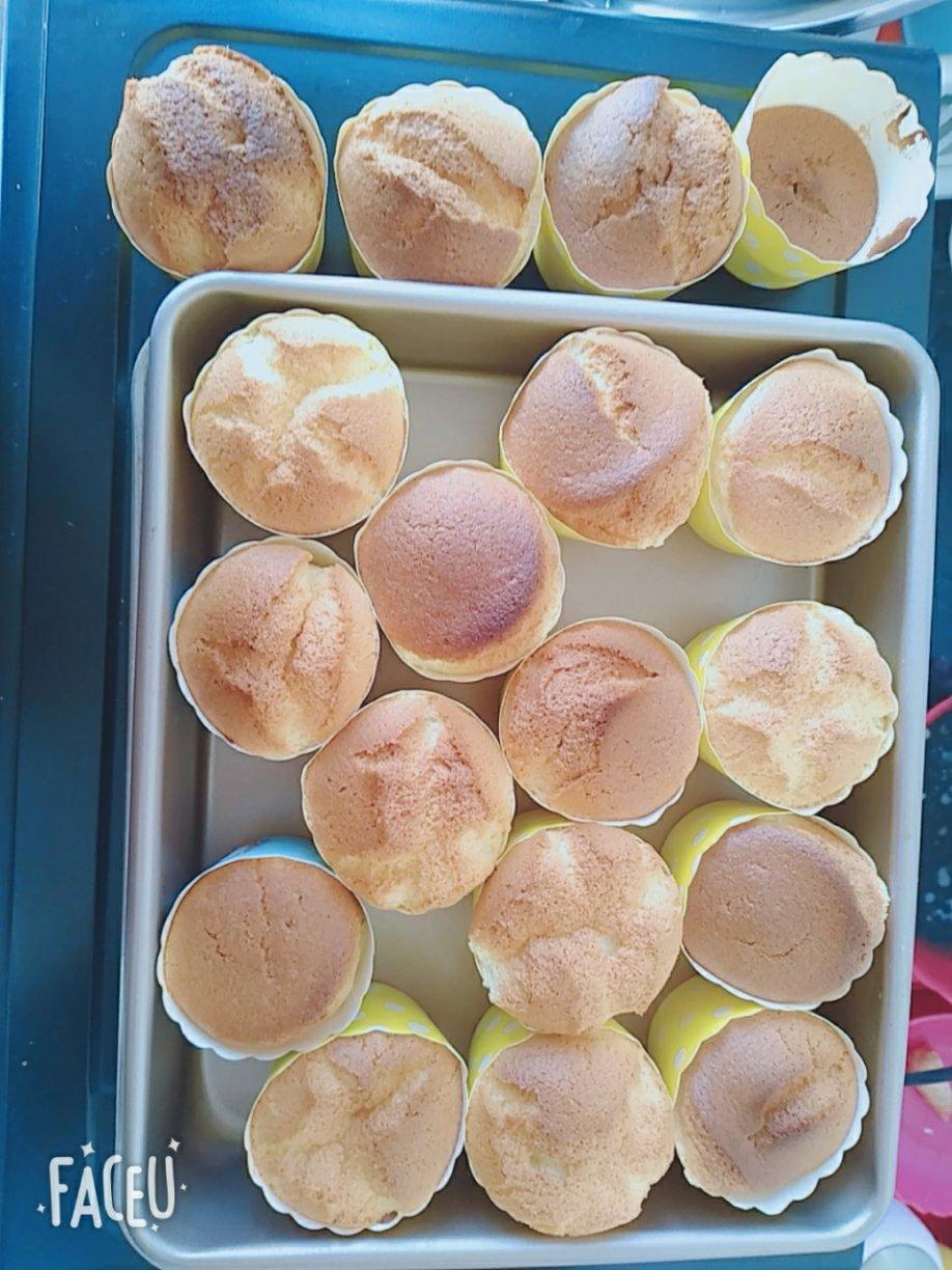 软绵绵戚风纸杯蛋糕