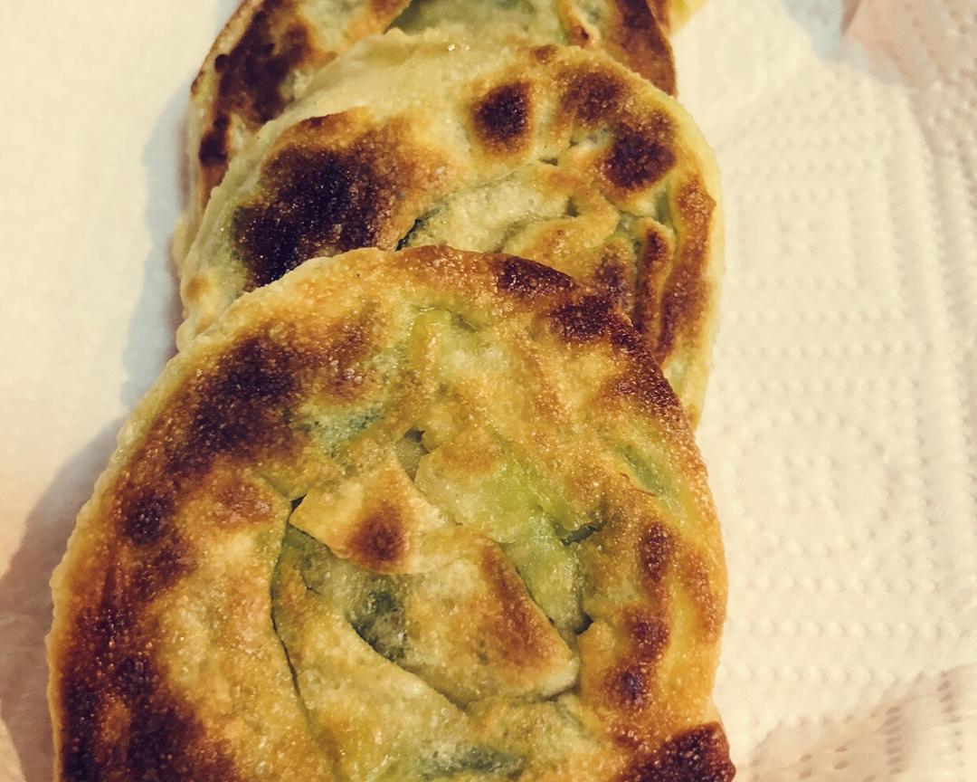 簡易版餛飩皮蔥油餅的做法