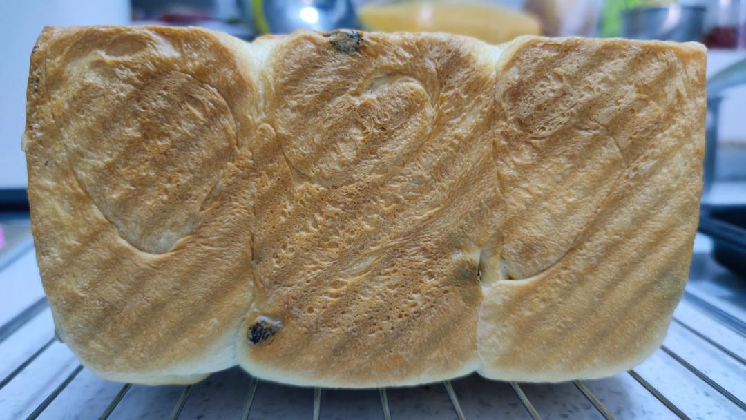 我最近每天做一个的葡萄干吐司，真的超松软好吃！