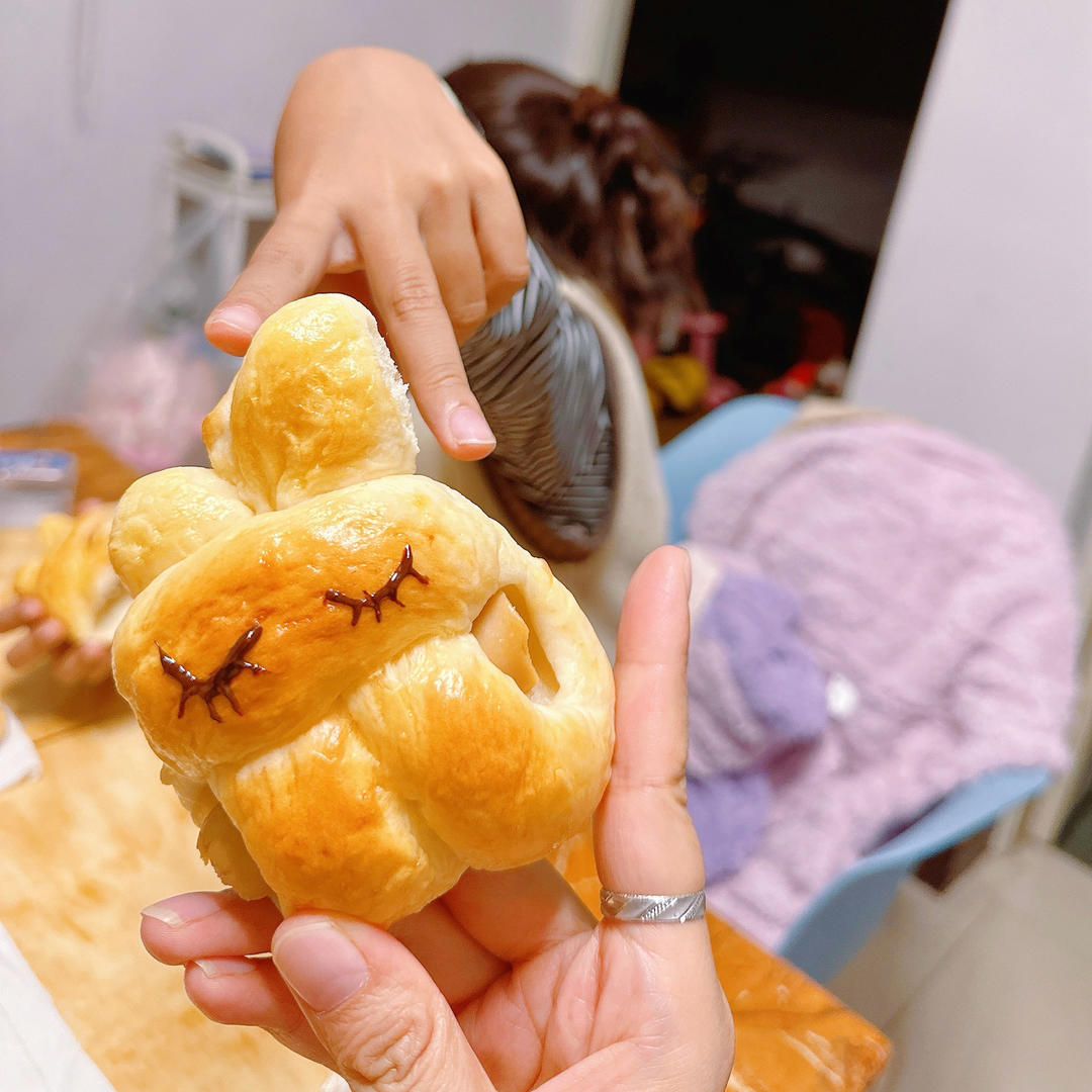 小兔子香肠面包