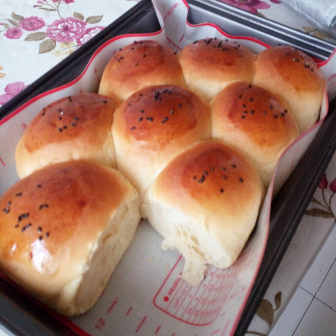 大人小孩都爱不释口的【蜂蜜牛奶小餐包】