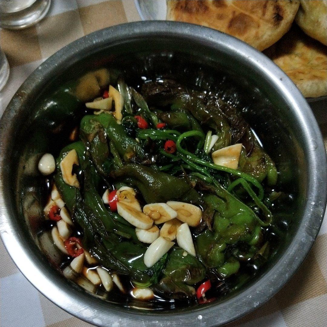 小荷艺做的东北油辣椒香菜咸菜