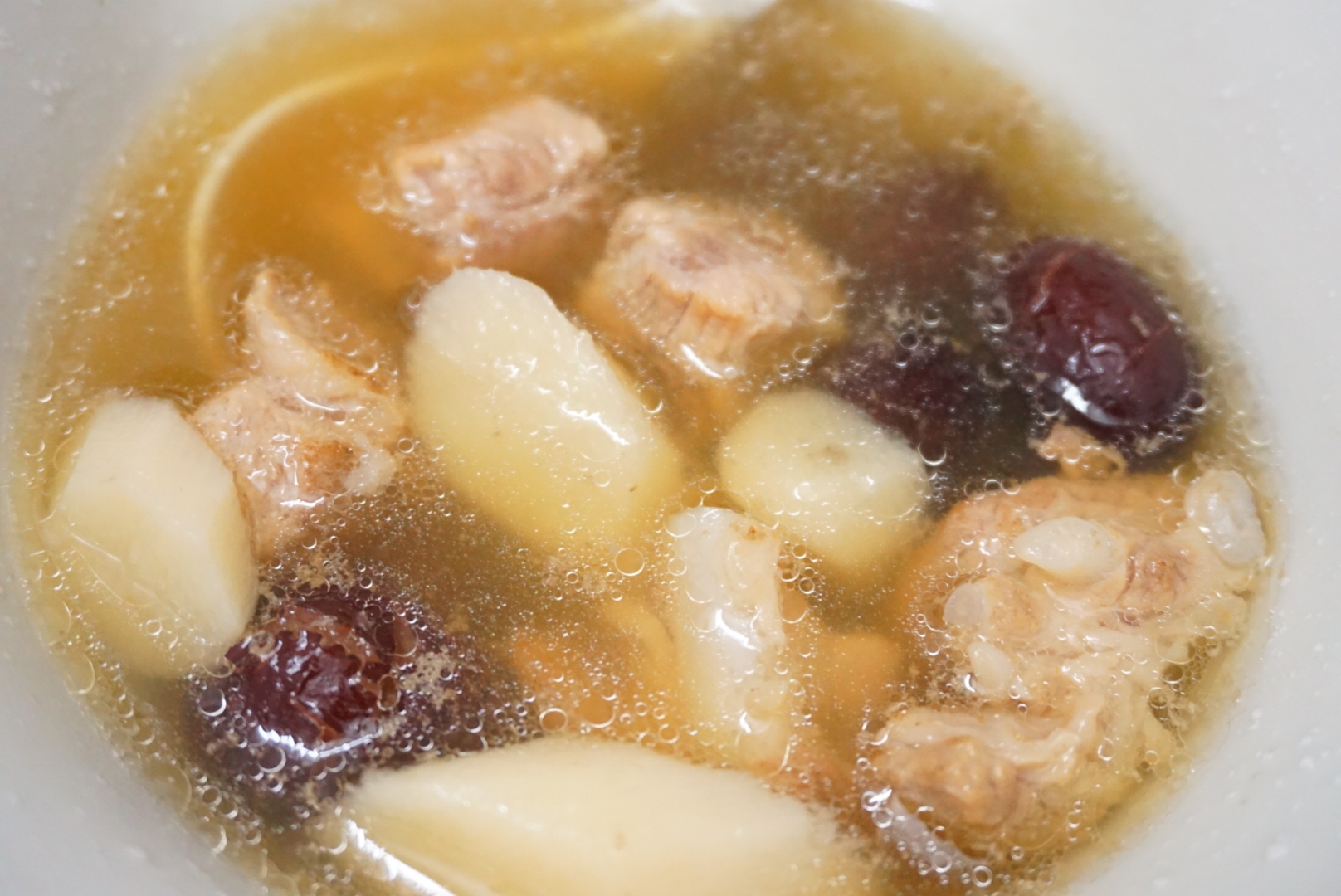 山药红枣排骨汤（隔水炖锅）的做法 步骤3